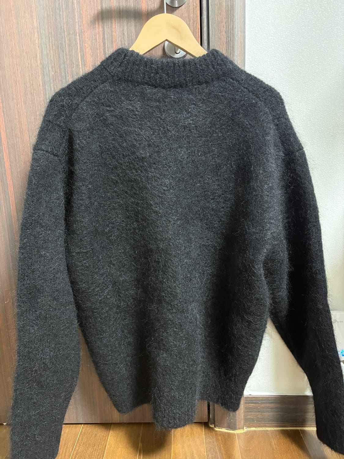 아모멘토 hairy rounded pullover 니트 블랙 상품이미지4