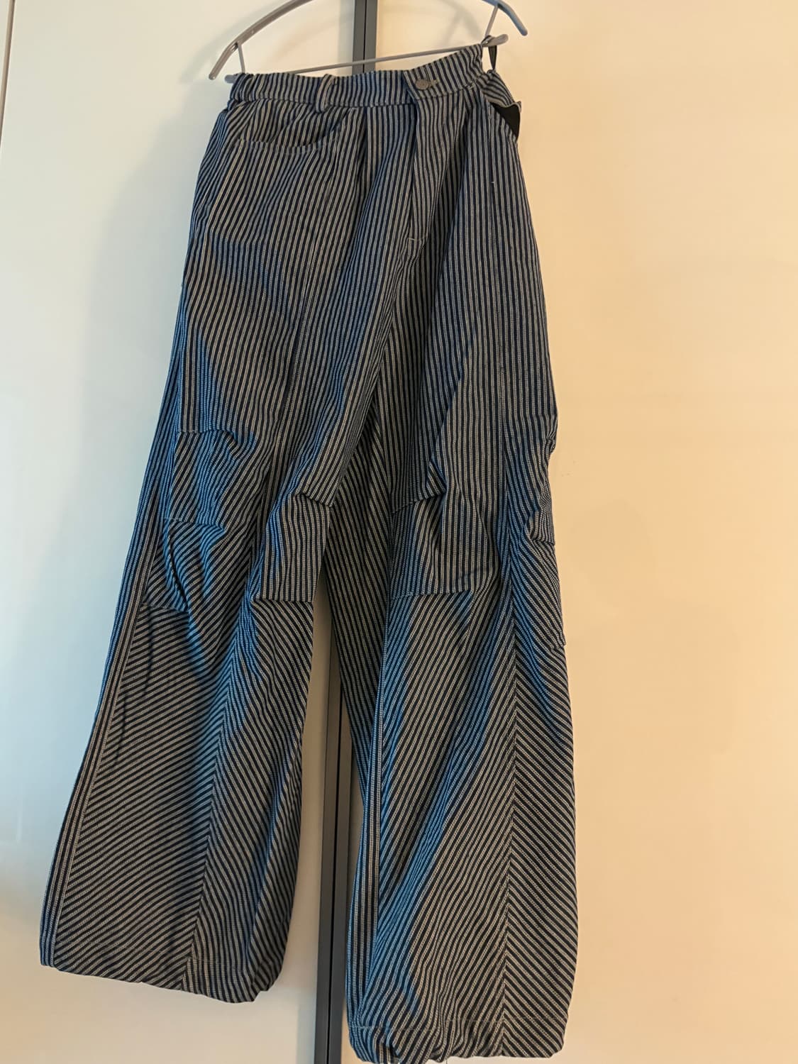 아캄 Knee Pin-tuck Stripe Denim Pants 상품이미지2