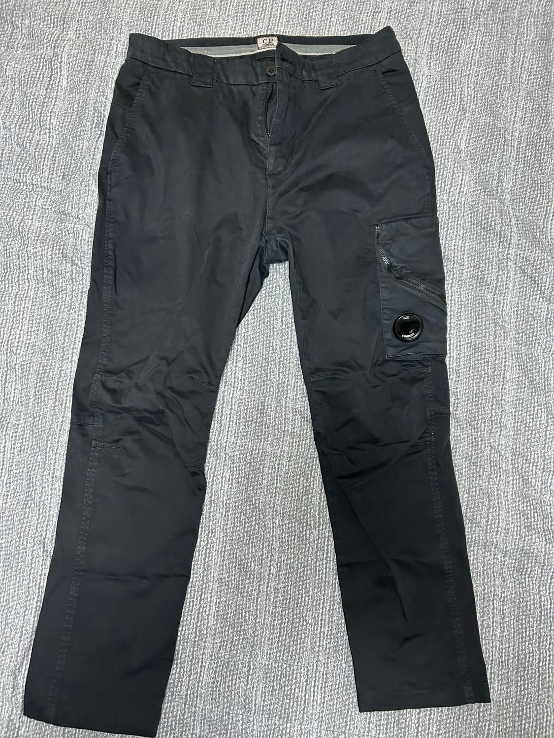 (사용감없음)cp company 렌즈 블랙카고팬츠 32(50) 상품이미지1