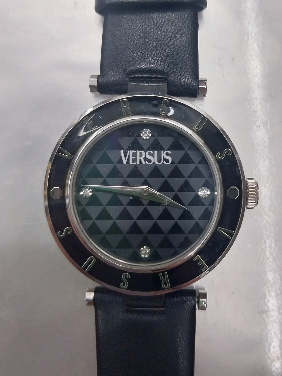 베르사체 3C7120 가죽 쿼츠시계 상품이미지1