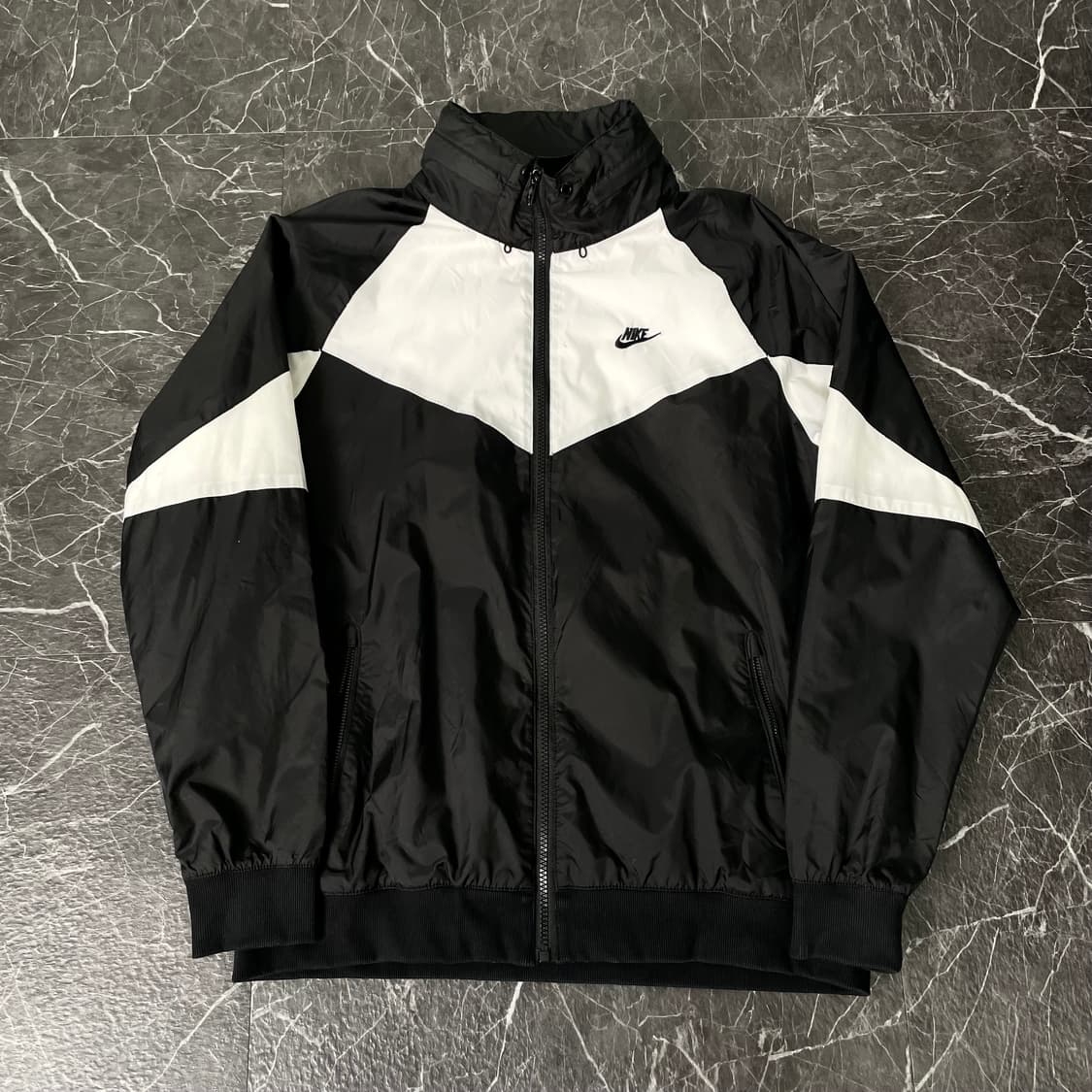 나이키 빅스우시 오레오 배색 윈드러너 바람막이 자켓 상품이미지3