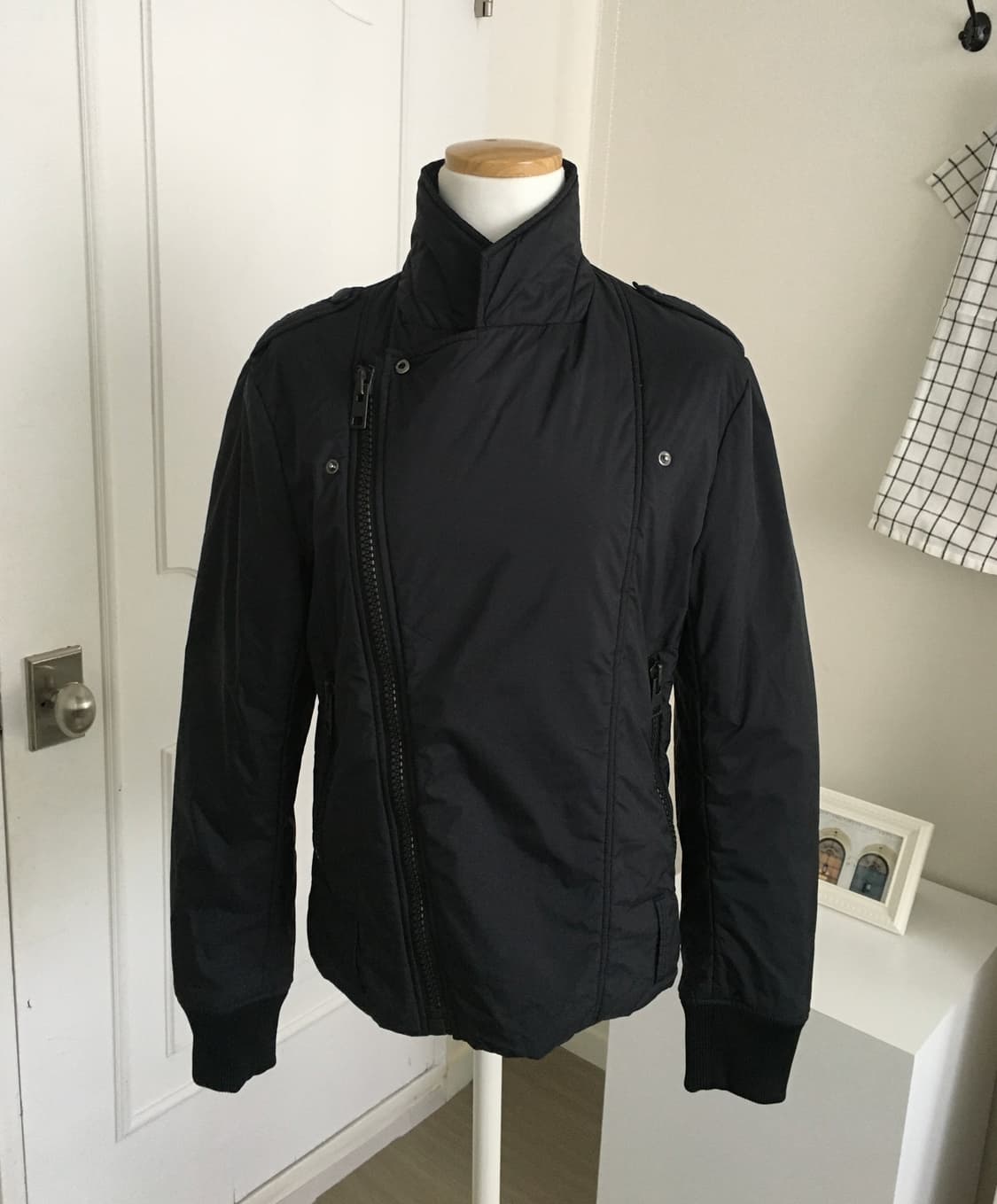 오니츠카 타이거X안드레아 폼필리오 사선 패딩자켓 상품이미지1