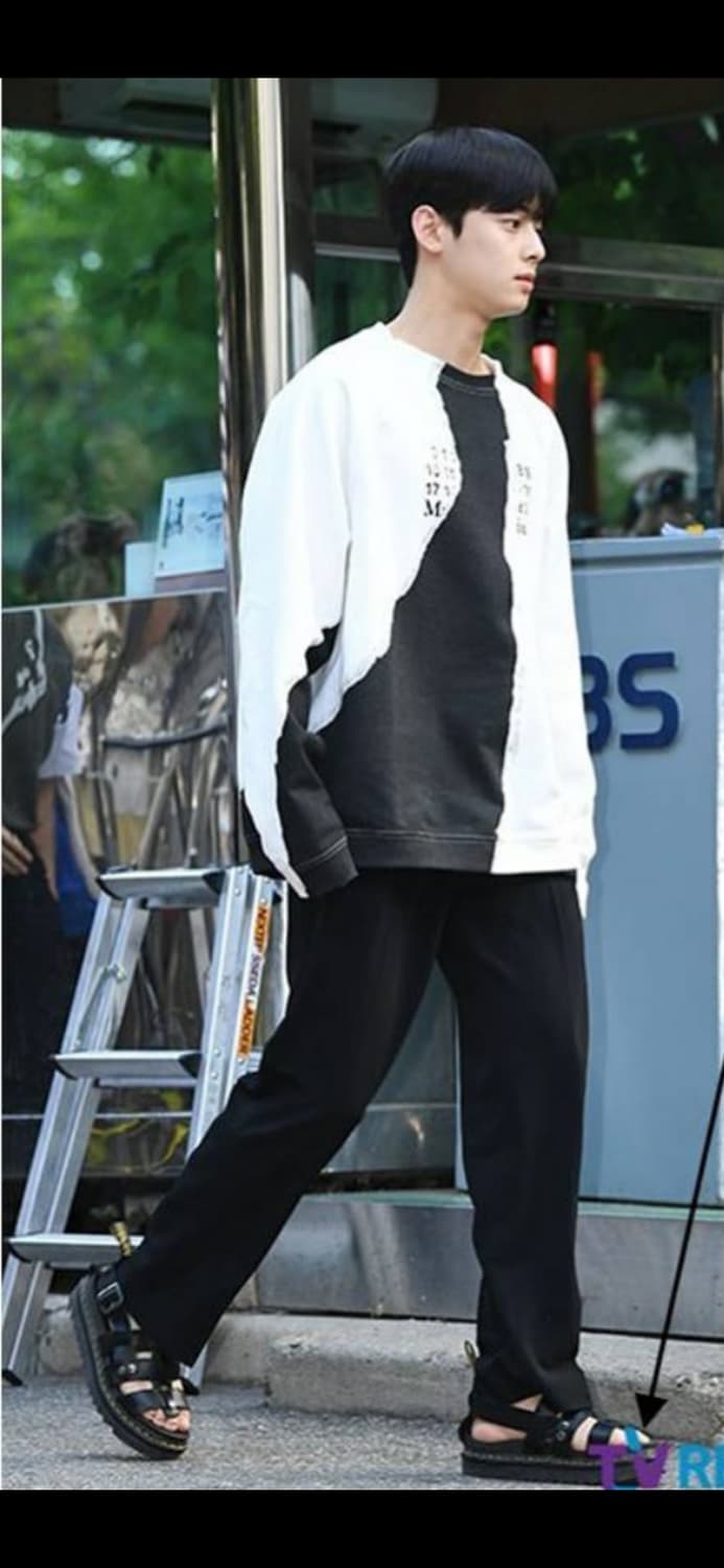메종 마르지엘라MUTINY 넘버링 맨투맨 로고 스웻셔츠 팝니다. 상품이미지3