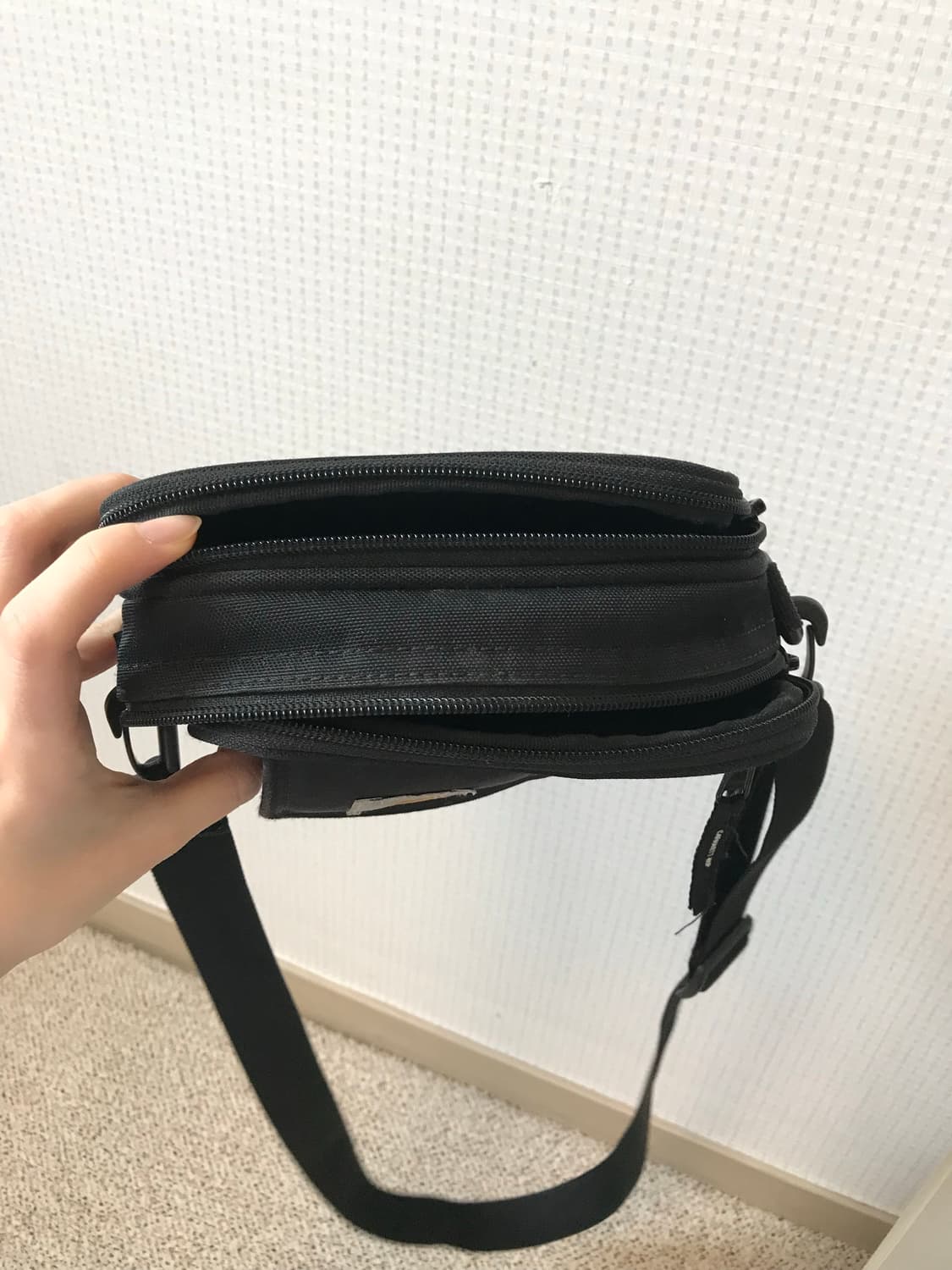 칼하트 크로스백 상품이미지3