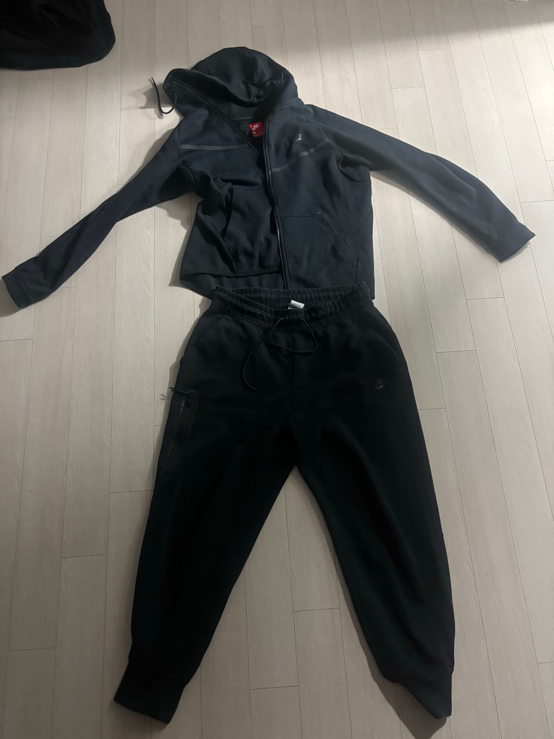나이키 테크팩 블랙 셋업 (후드L,조거팬츠XL) 상품이미지3