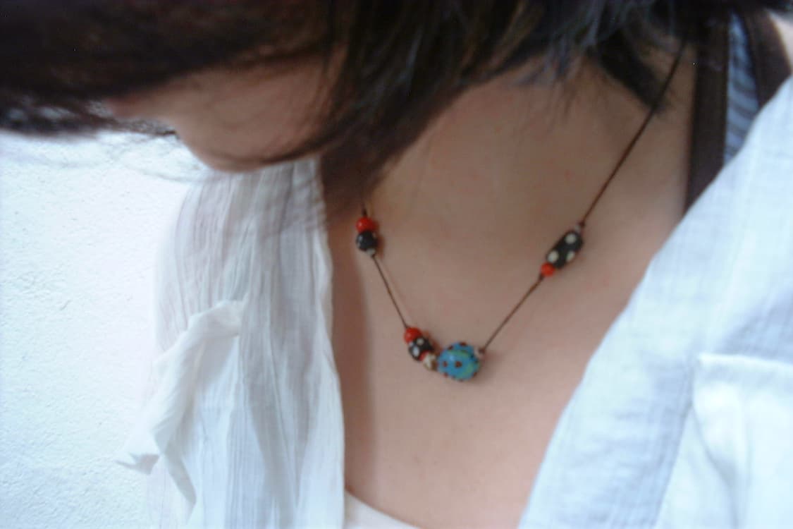블루 딸기덩굴 목걸이 2 blue strawberry necklace 2 상품이미지1