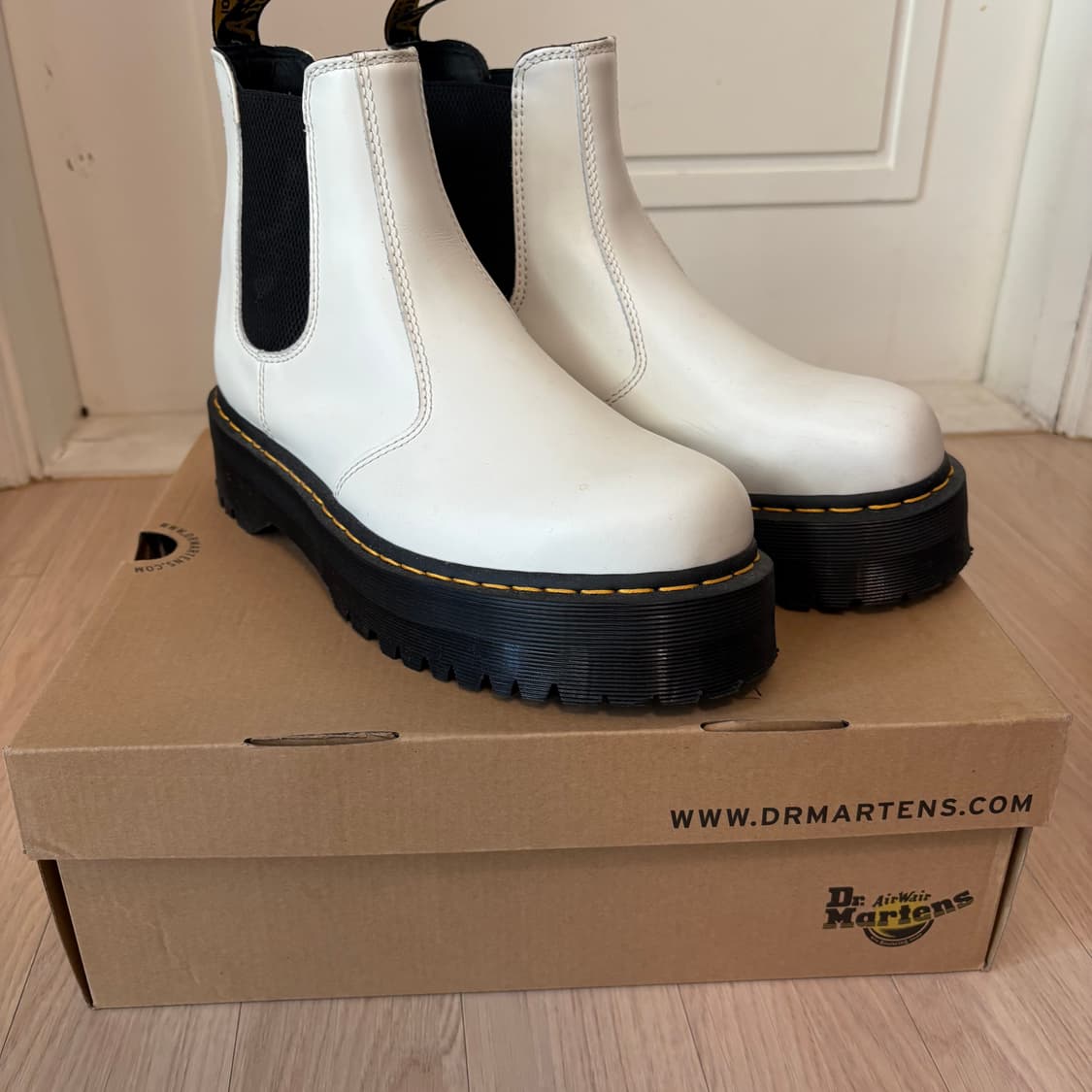 닥터마틴 첼시부츠 상품이미지1