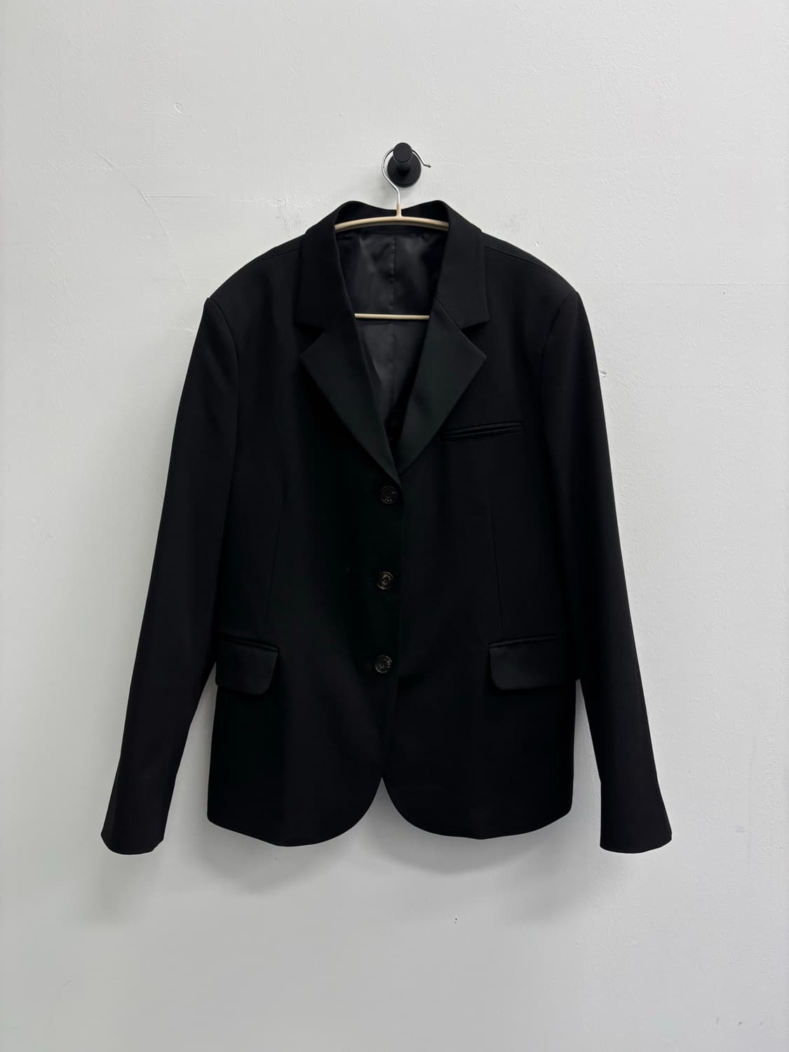 오디에스(ODS) 프리미엄 테일러드 3버튼 블랙 자켓 상품이미지1