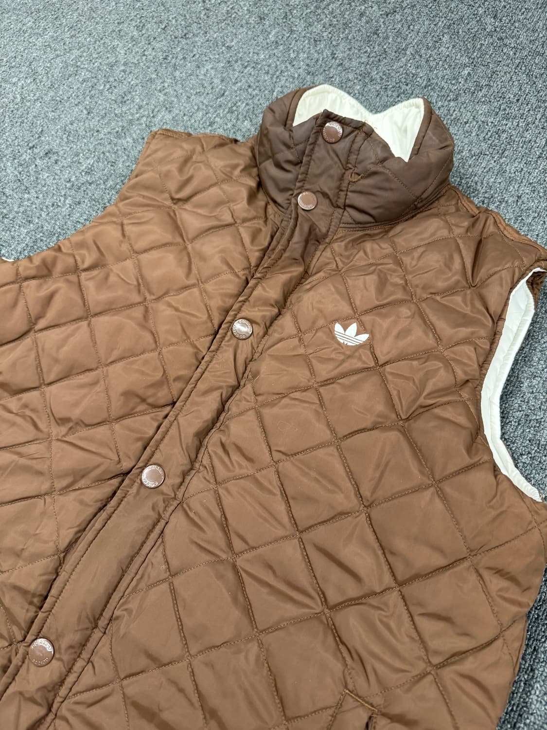 아디다스 빈티지 리버시블 브라운 퀄팅 패딩조끼 상품이미지2