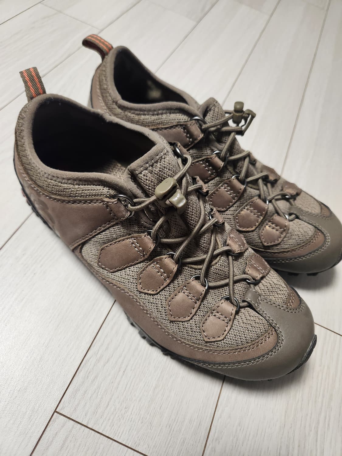 컬럼비아 등산화 캠핑용 트레블용 스니커즈 (BL2174) 사이즈245

 상품이미지3