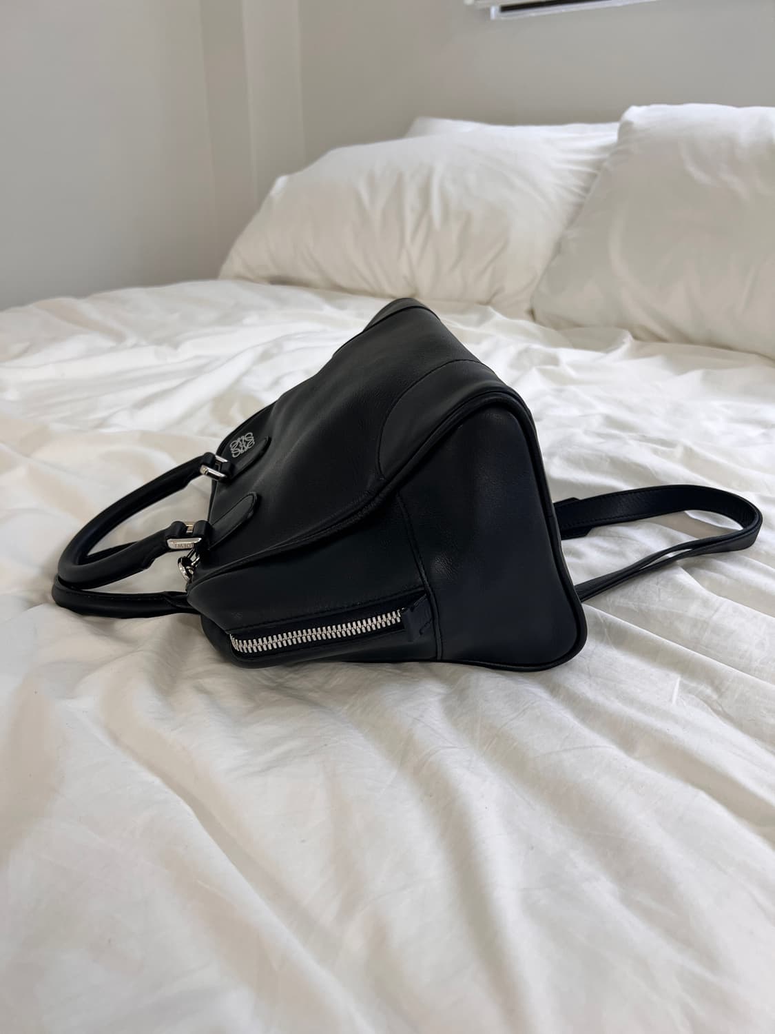 로에베 아마조나75 블랙 레더 핸드백 상품이미지7