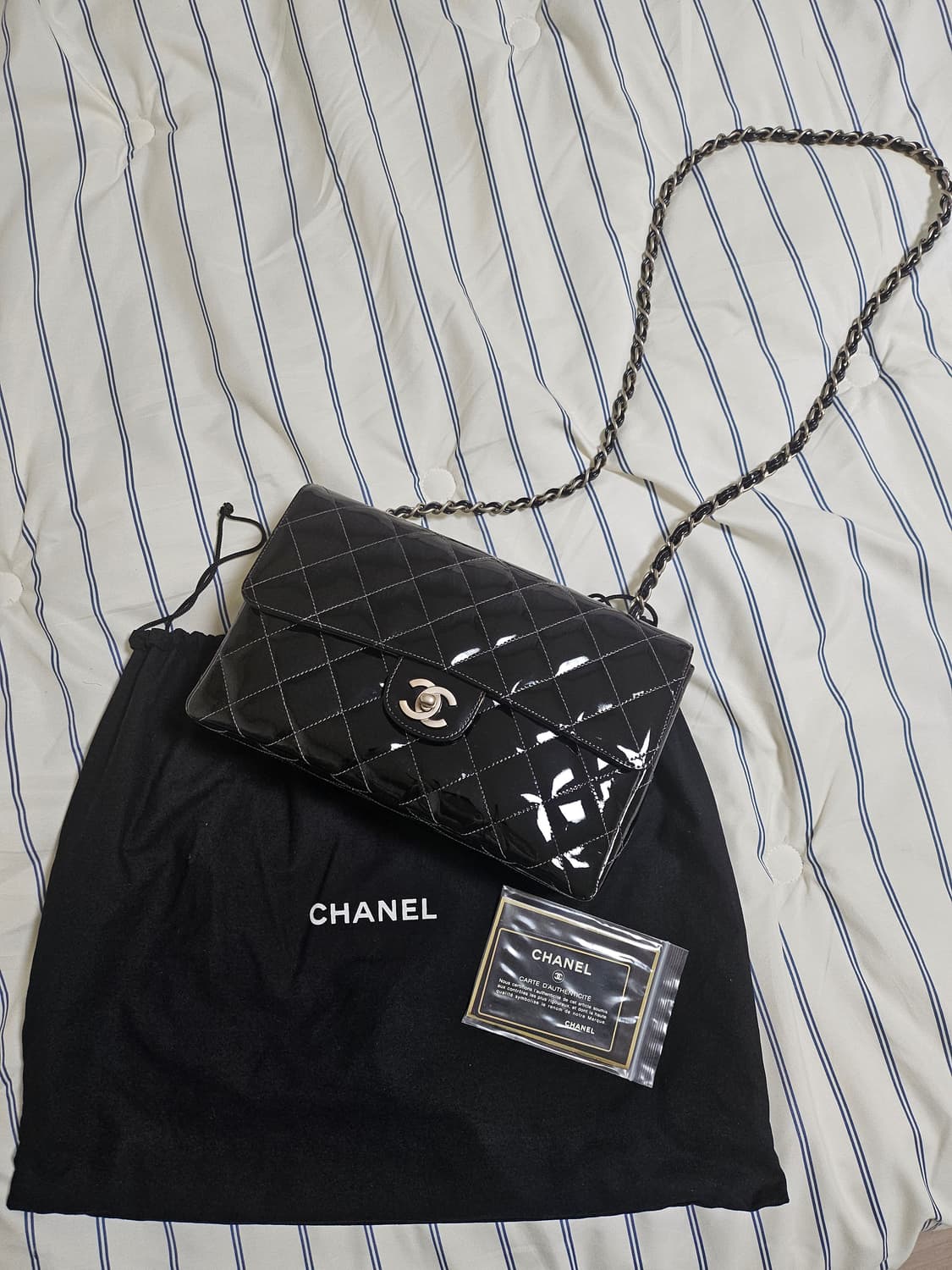 샤넬 6번대 페이던트 레더 클래식 미디엄 은장 상품이미지2