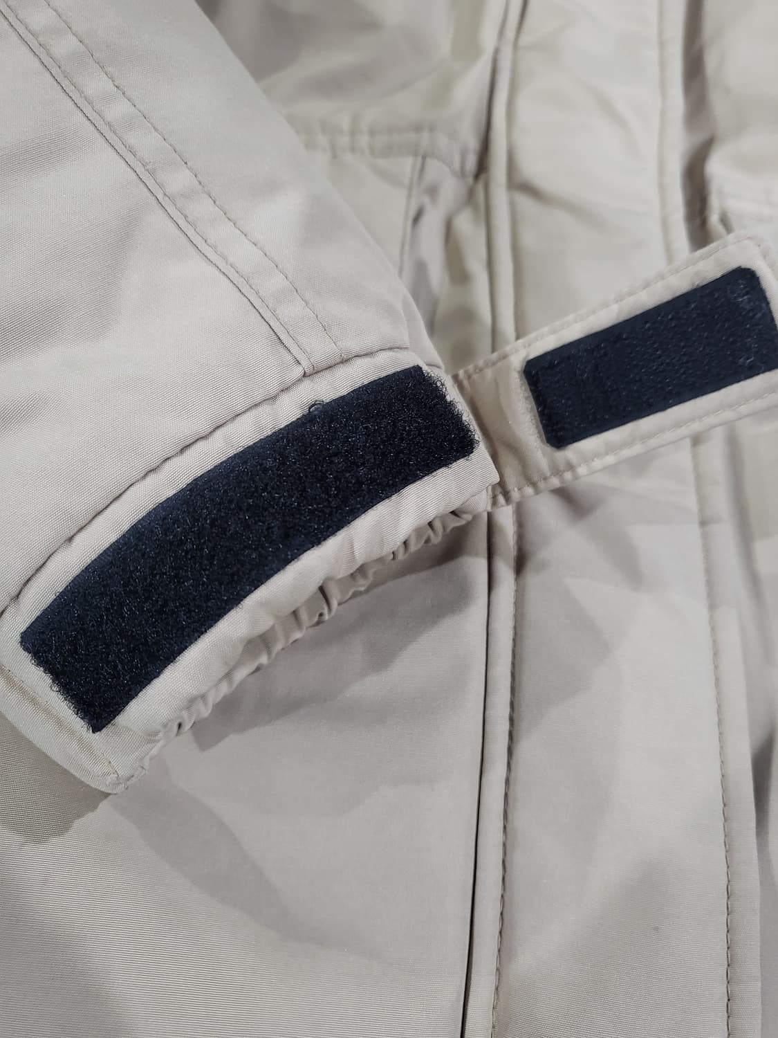 게스(GUESS) 베이지 후드 패딩 자켓 상품이미지9