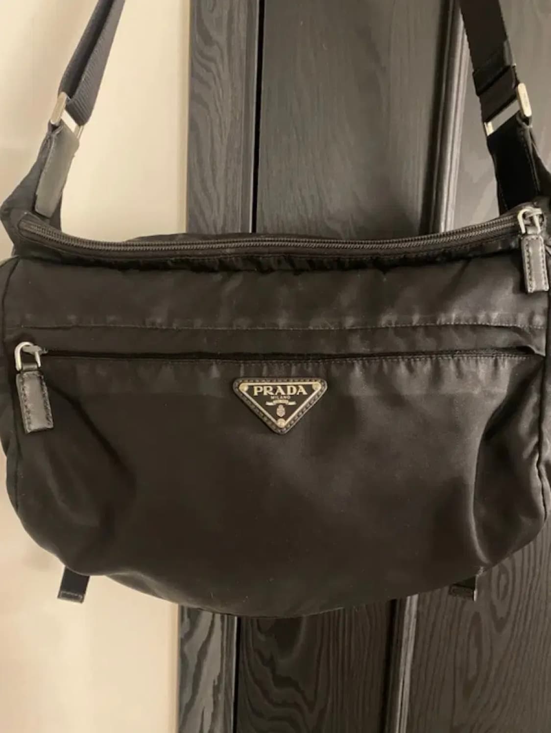 [L] 프라다 테수토 나일론 바이커백 크로스백 가방 라지 상품이미지3