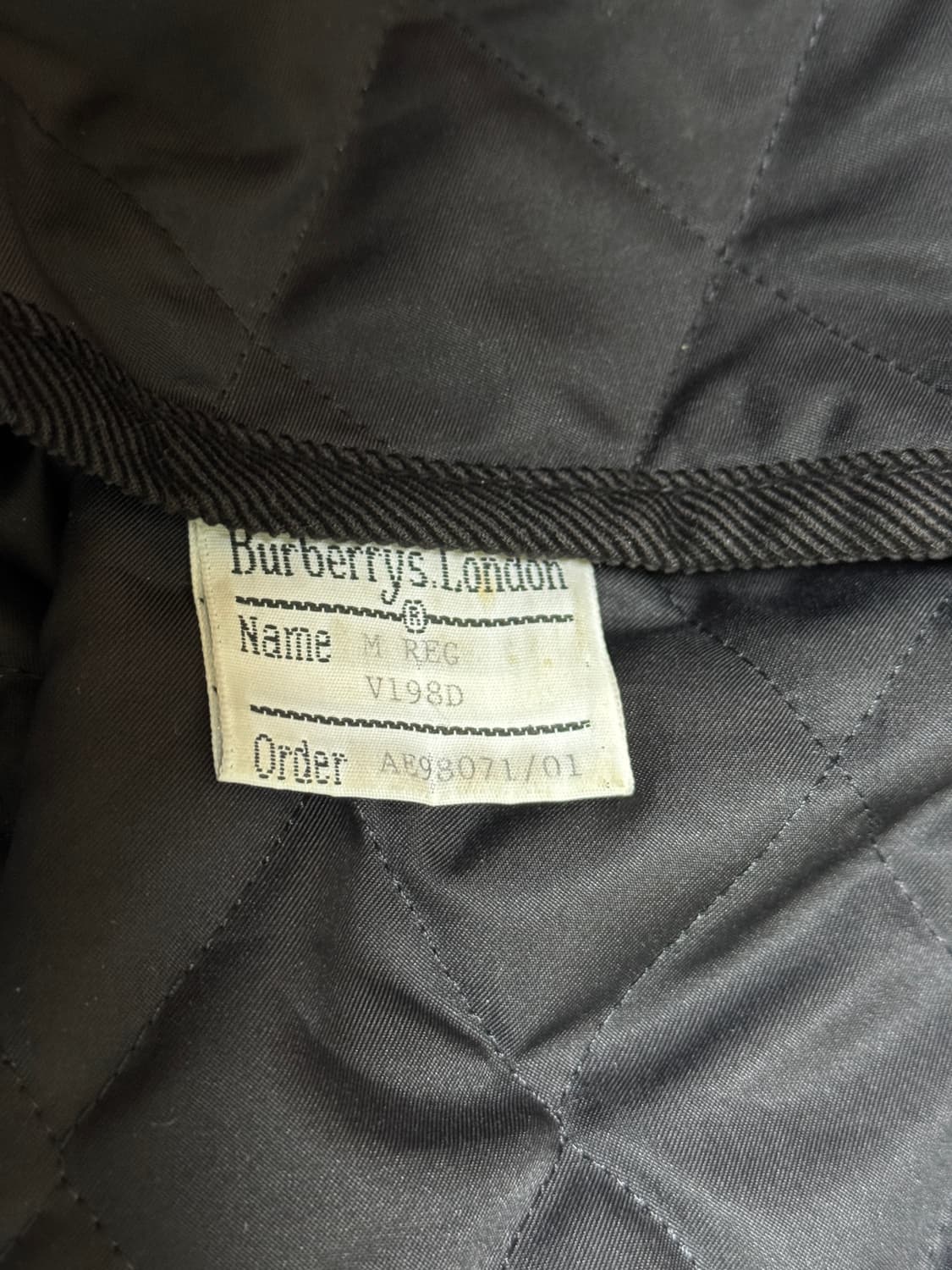 버버리(Burberry) 클래식 다이아몬드 퀼팅 자켓 상품이미지3