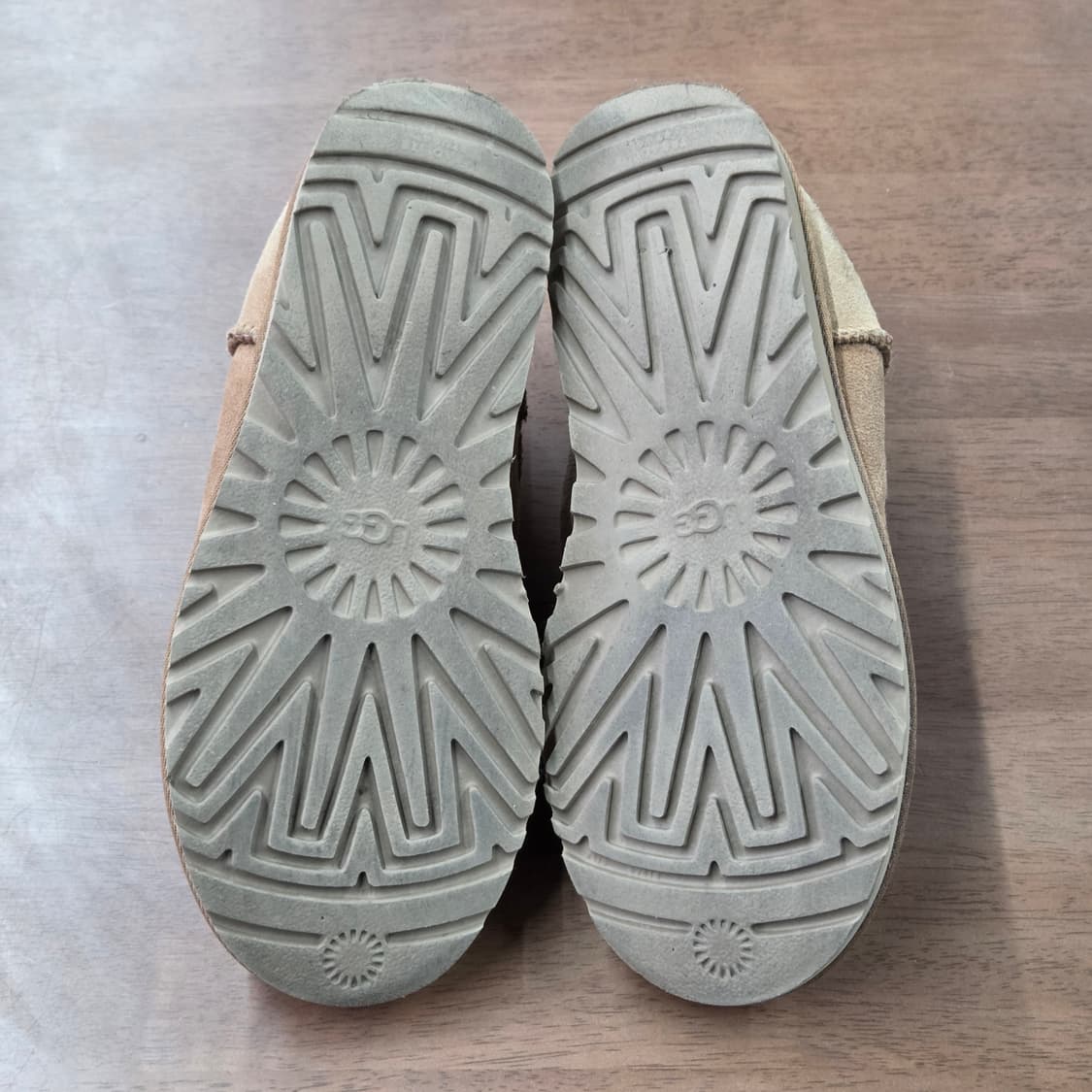 어그 클래식 울트라 미니 240 상품이미지6