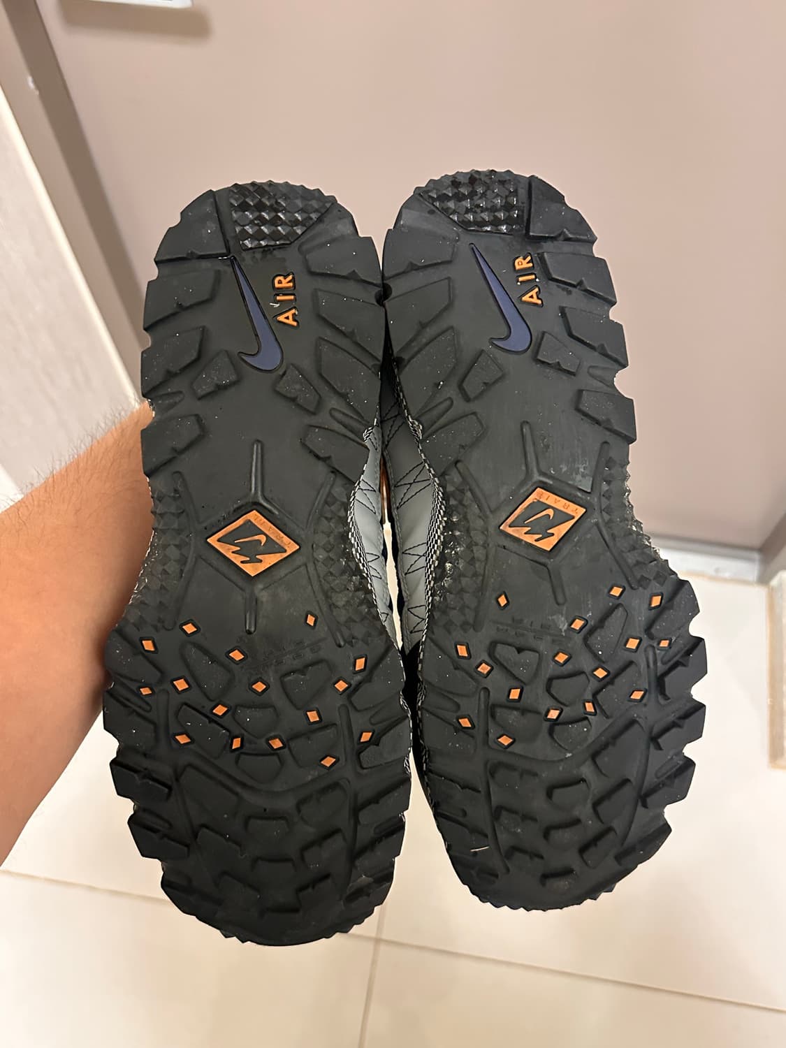 나이키 에어휴마라 미드나잇 네이비 280 상품이미지4