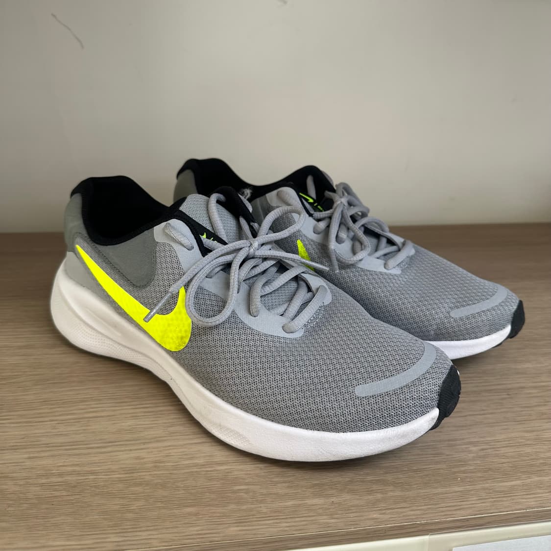 [265] 나이키 레볼루션 7 그레이 볼트 런닝화 상품이미지2