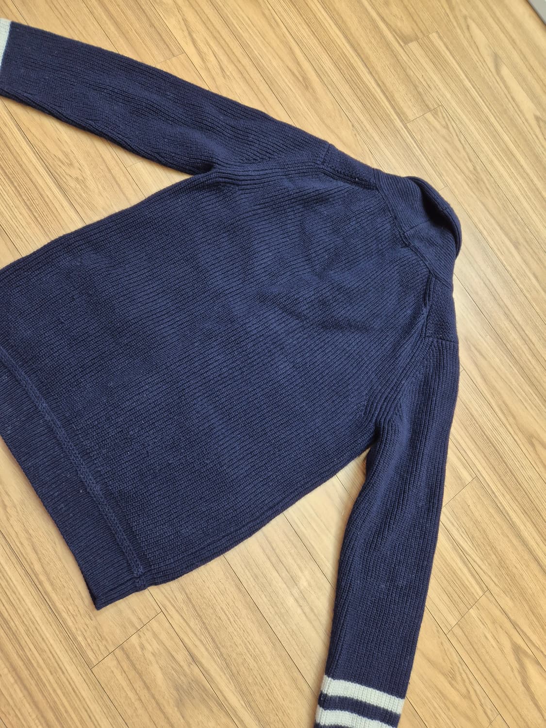 헤지스 남성 숄카라 가디건 판매합니다. 네이비 색상에 사이즈는 95입니다 상품이미지2