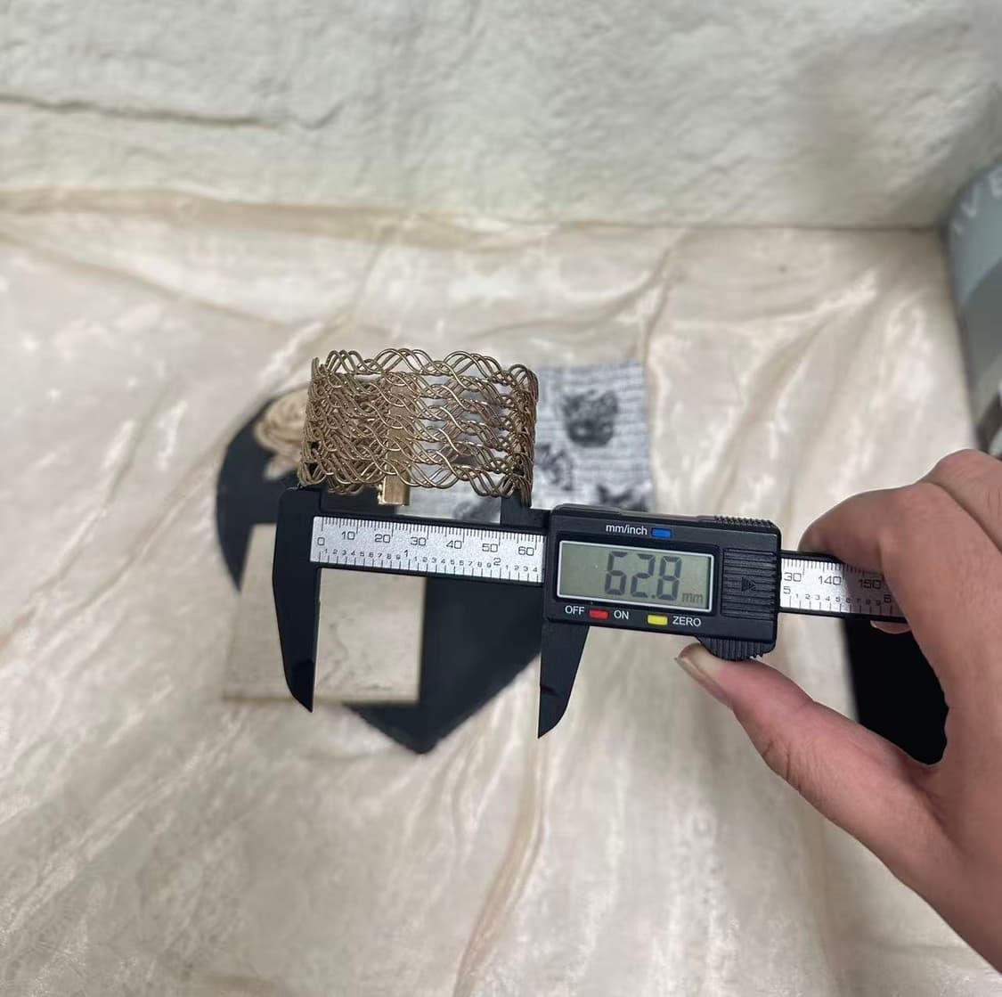 빈티지  로즈골드톤 레이스 짜임 오픈 팔찌 상품이미지2