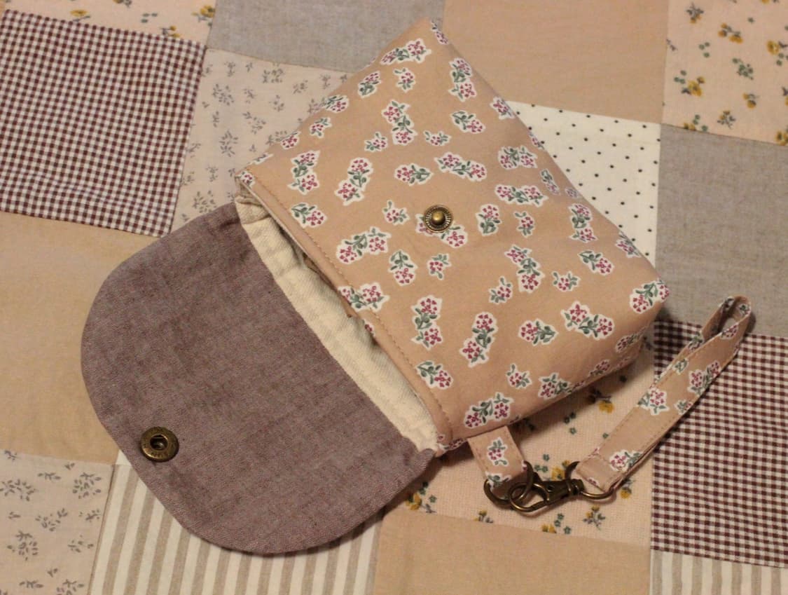핸드메이드 베이지 꽃무늬 스트랩 파우치 상품이미지6