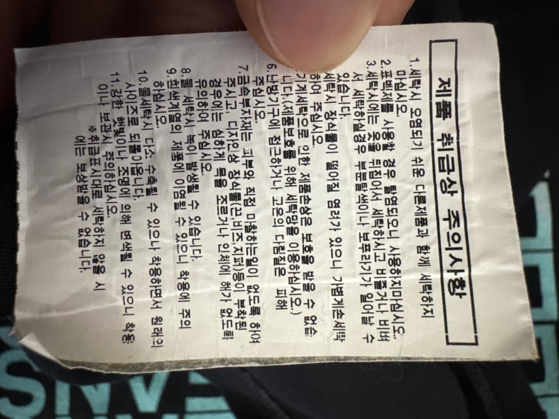 여성 DKNY 올드스쿨 모노그램 로고 반팔 티셔츠 블랙 상품이미지4