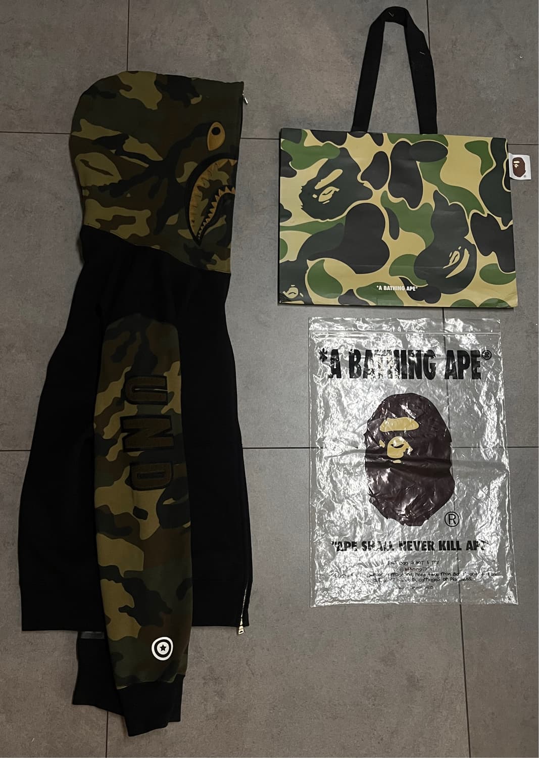 새상품급 ) 베이프 언디핏 녹계 반카모 샤크 후드집업 상품이미지1