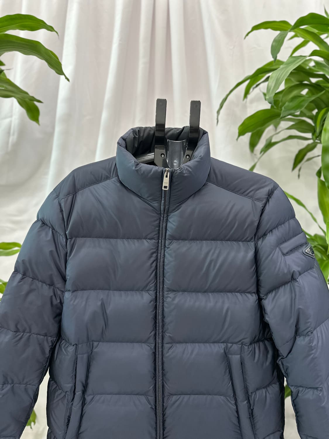 (52) 프라다 트라이앵글 로고 다운 패딩 네이비 상품이미지2