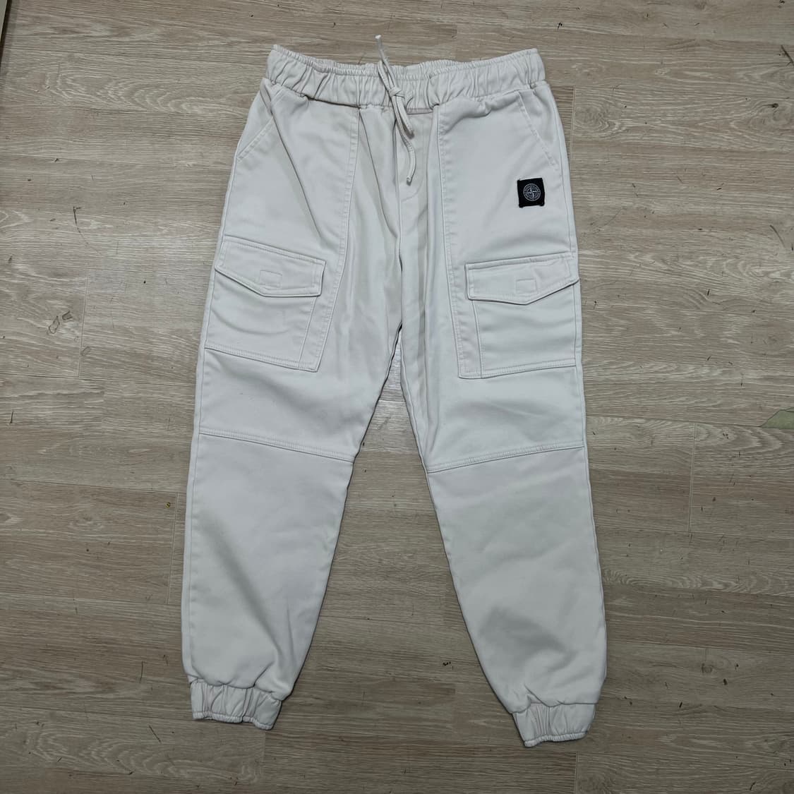 스톤아일랜드 시그니처 와펜 패치 카고 조거팬츠 [크림] XL 상품이미지1