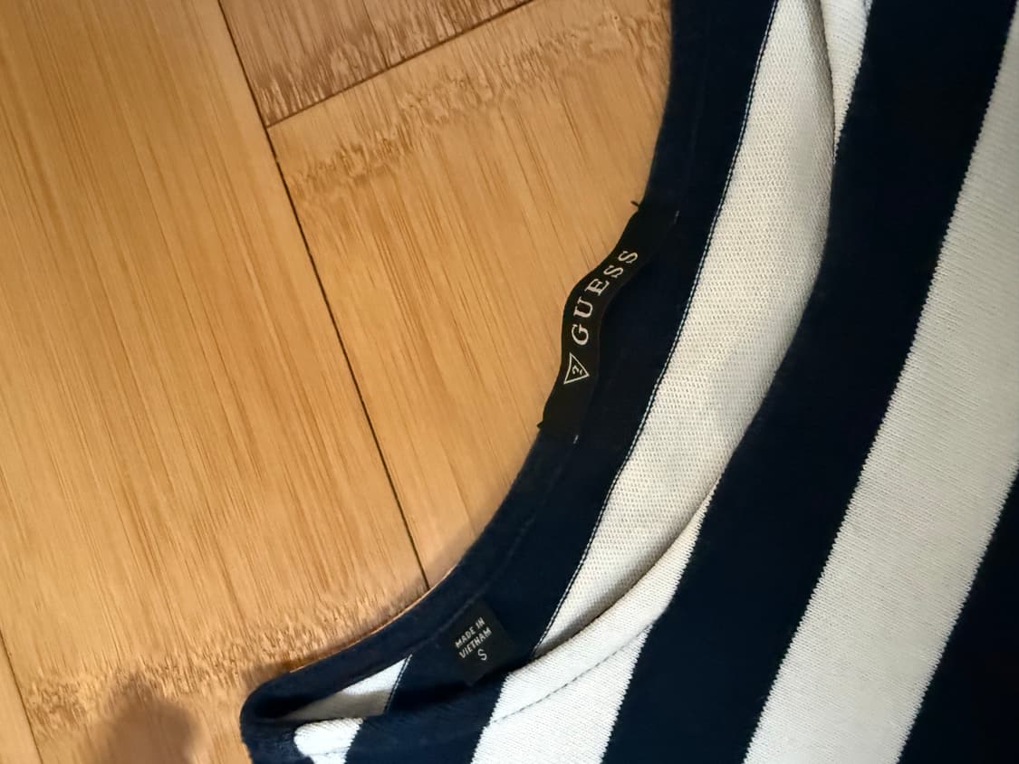 게스티셔츠guess티셔츠스트라이프티셔츠단가라티긴팔티스트라이프긴팔티셔츠 상품이미지2