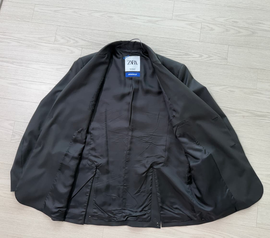 자라 아더에러 블레이저 블랙 M 사이즈 판매합니다. 상품이미지2