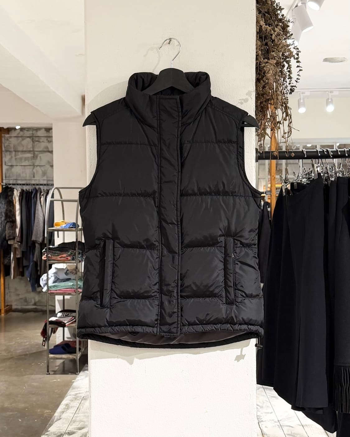 프라다 블랙 베이직 패딩 베스트 상품이미지1