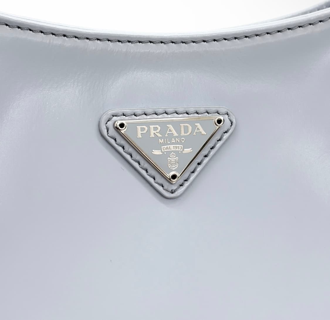[OS] 프라다 여성 클레오 브러시드 가죽 레더 숄더백 그레이 상품이미지4