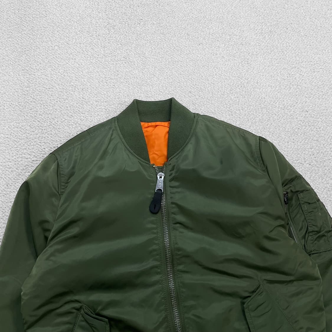 알파인더스트리 ma-1 플라이트 봄버 자켓 카키 상품이미지2