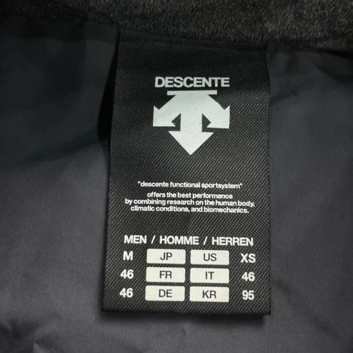 95 데상트 하이브리드 패딩 상품이미지3