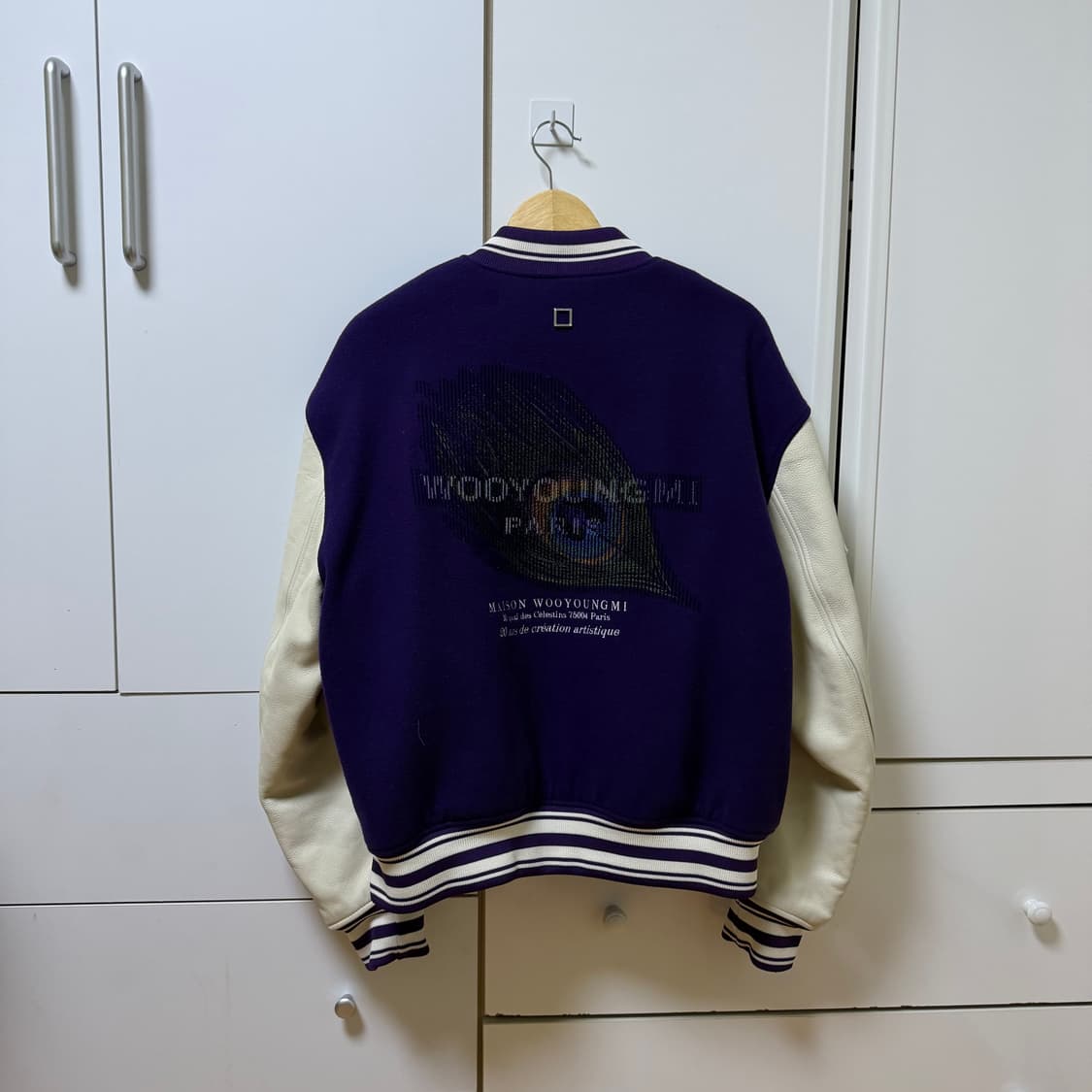 우영미 깃털 백로고 바시티 자켓
48 상품이미지1