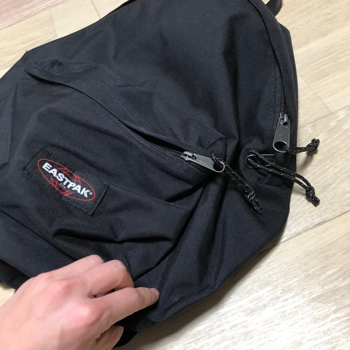 (24L) 이스트팩 EASTPAK 패디드 파커 블랙 백팩 상품이미지2