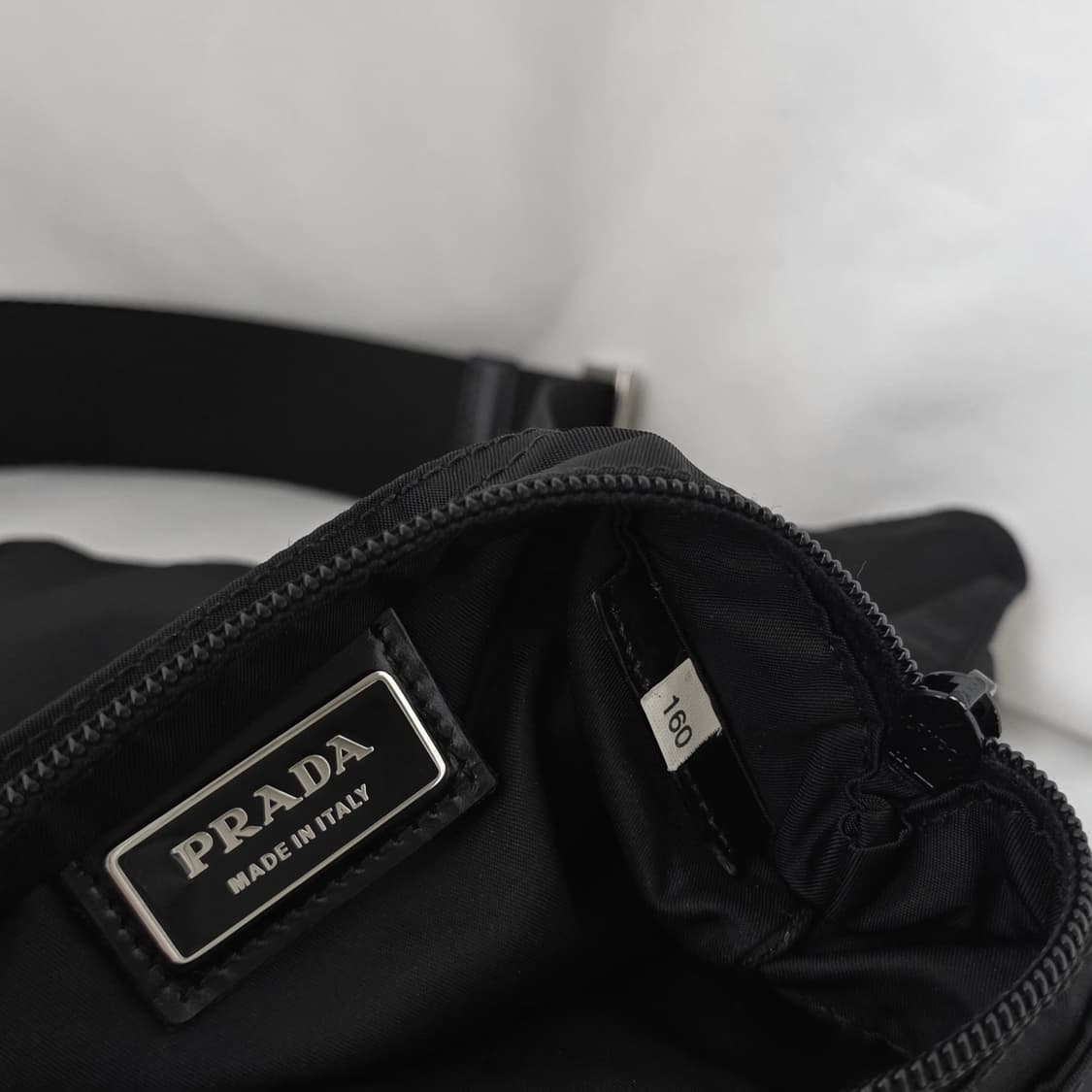 [정품 PRADA] 프라다 포코노 나일론 크로스백 스몰 남녀공용 상품이미지7