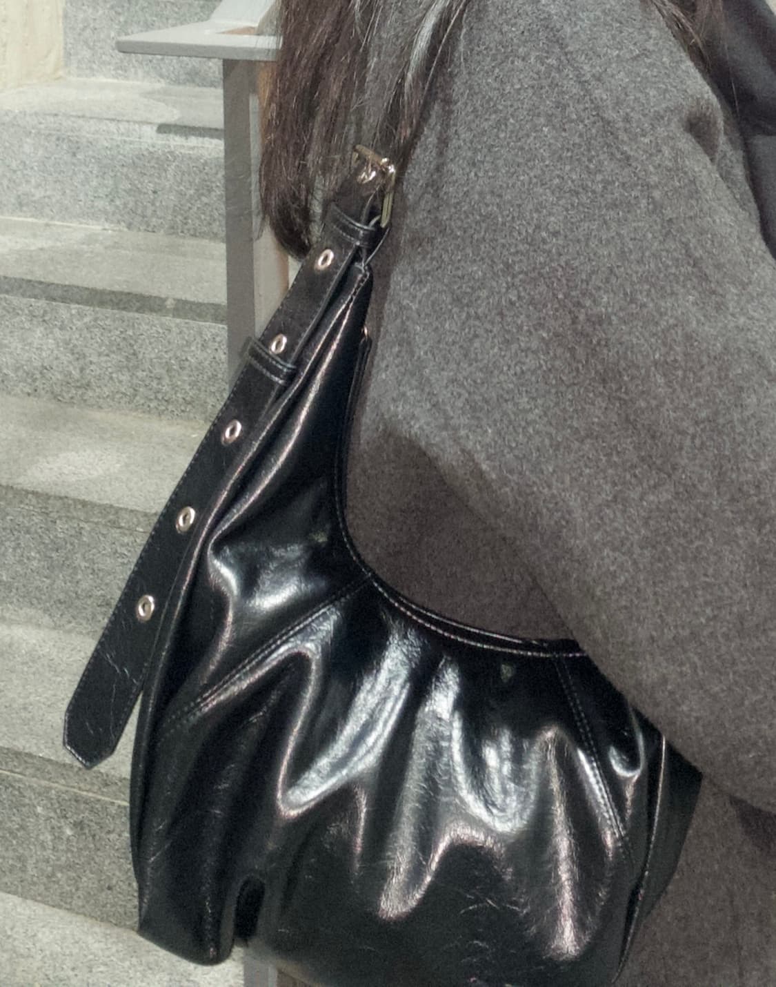 슈펜 소프트레더 오벌 빅 숄더백 블랙 상품이미지2