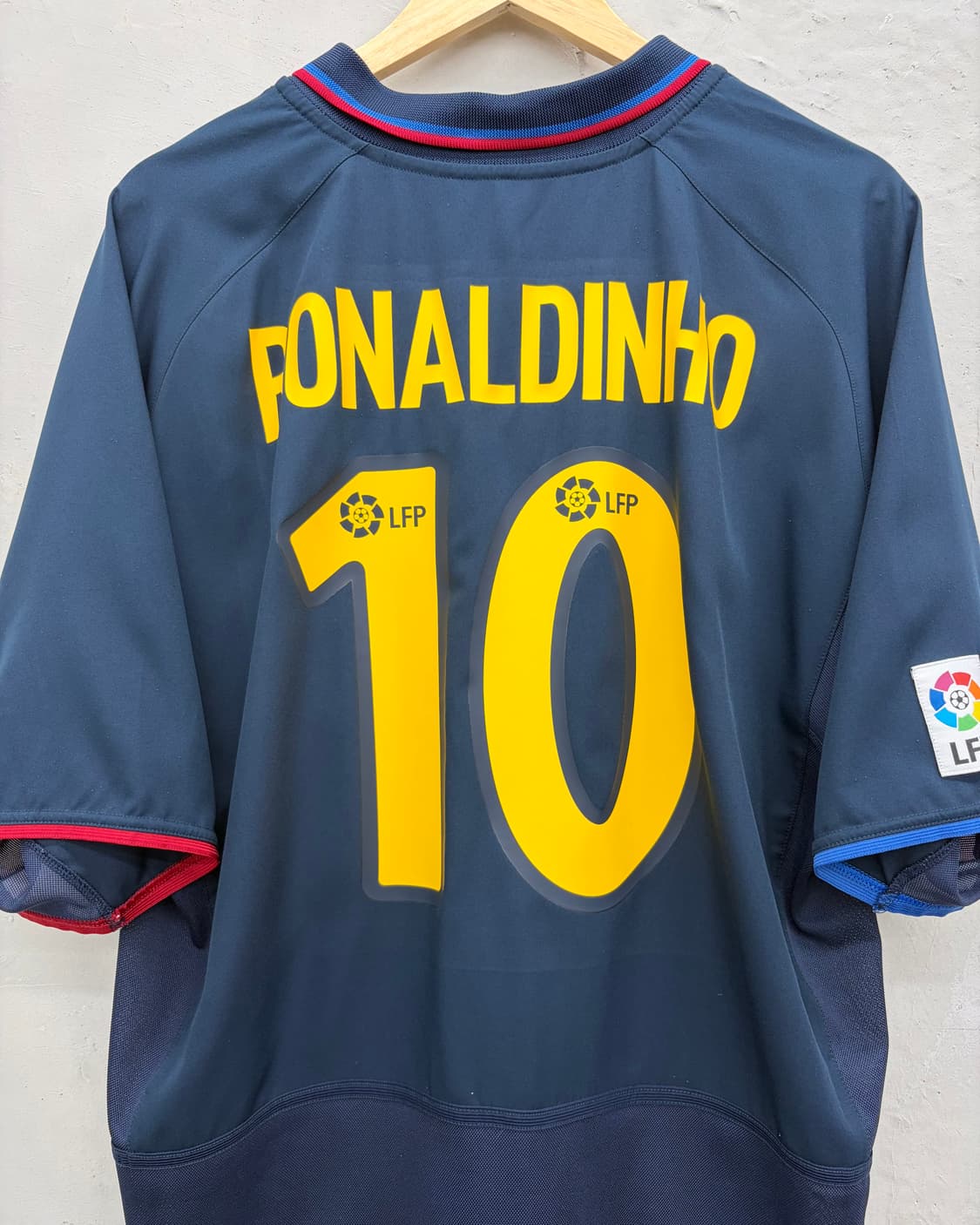 나이키 02-04 바르셀로나 어웨이 리그킷 호나우지뉴 상품이미지2