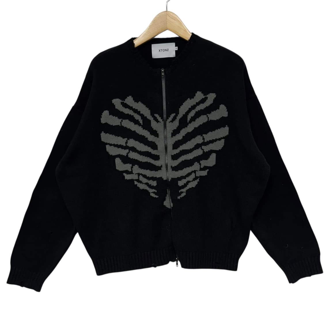 엑스톤즈 본 니트집업 상품이미지1