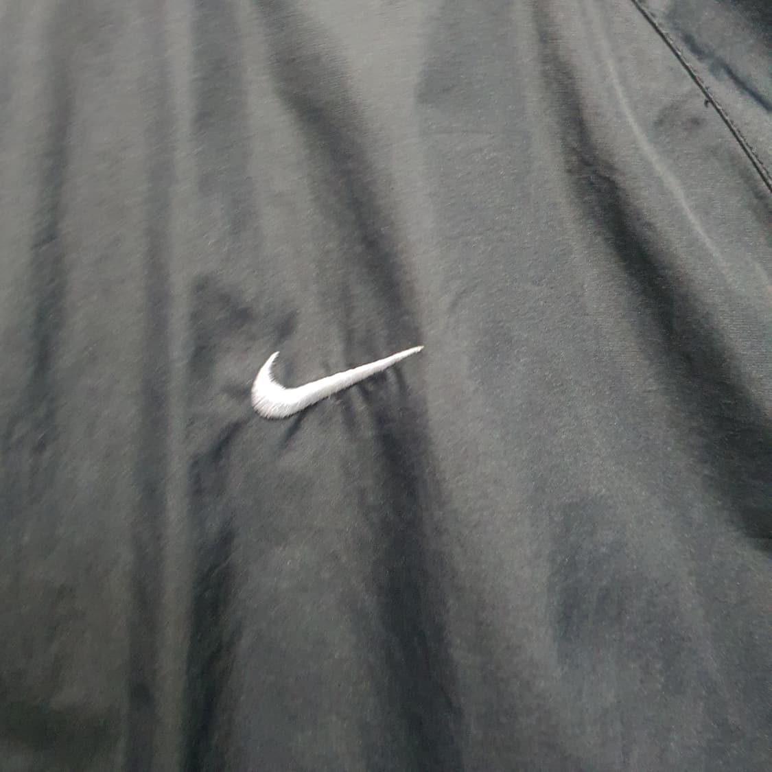 나이키 스우시  블랙 바람막이 자켓  상품이미지4