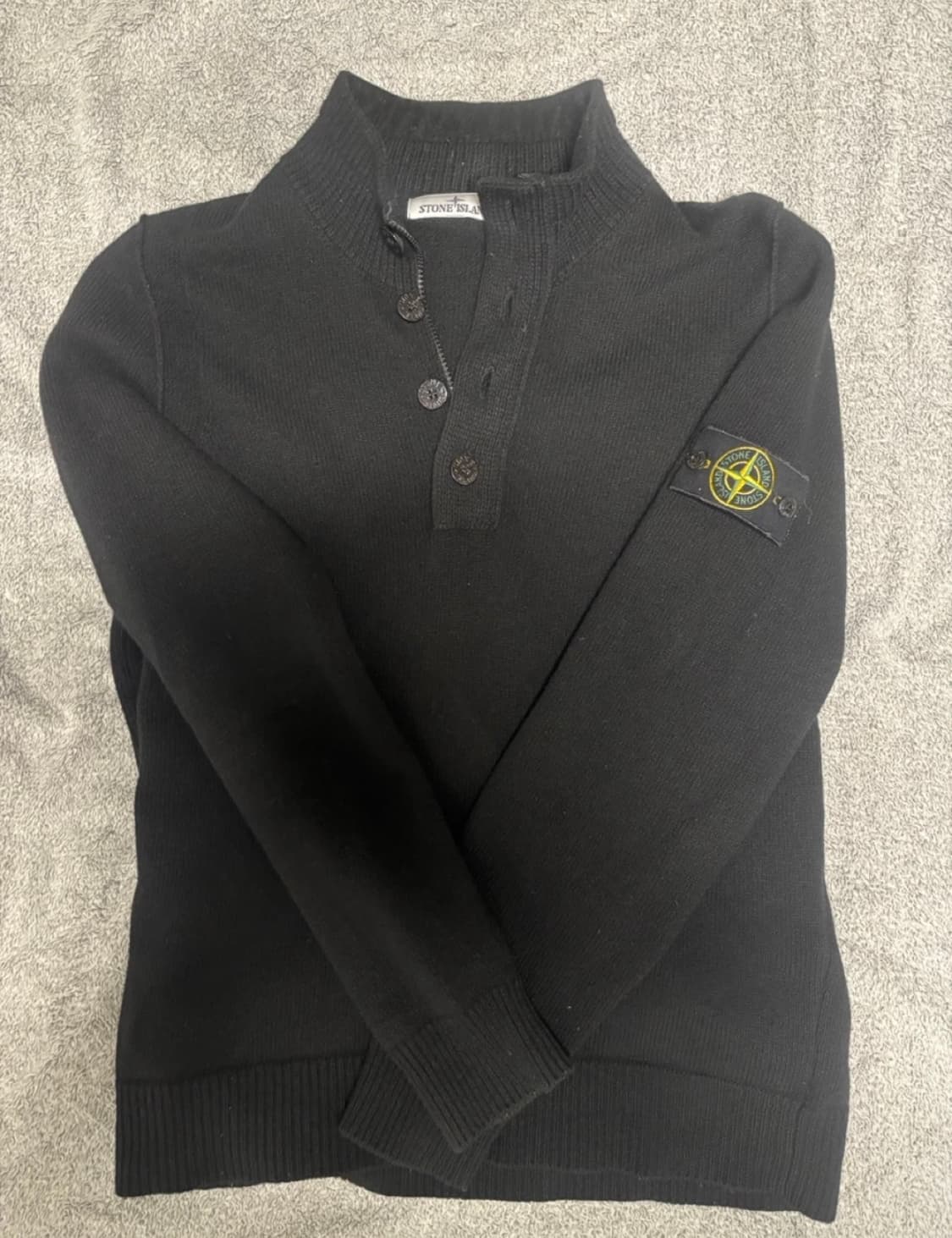 스톤아일랜드 하이넥 하프 버튼 램스울 니트 상품이미지1