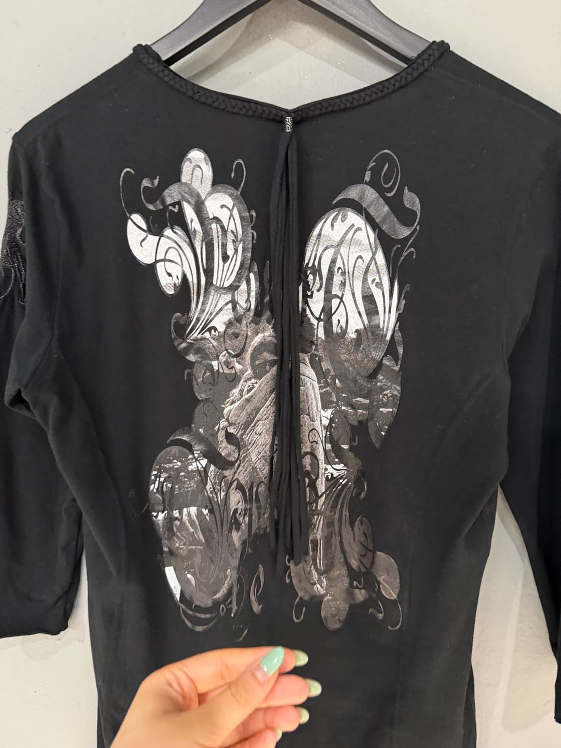 back printing v-neck sleeve top 상품이미지9
