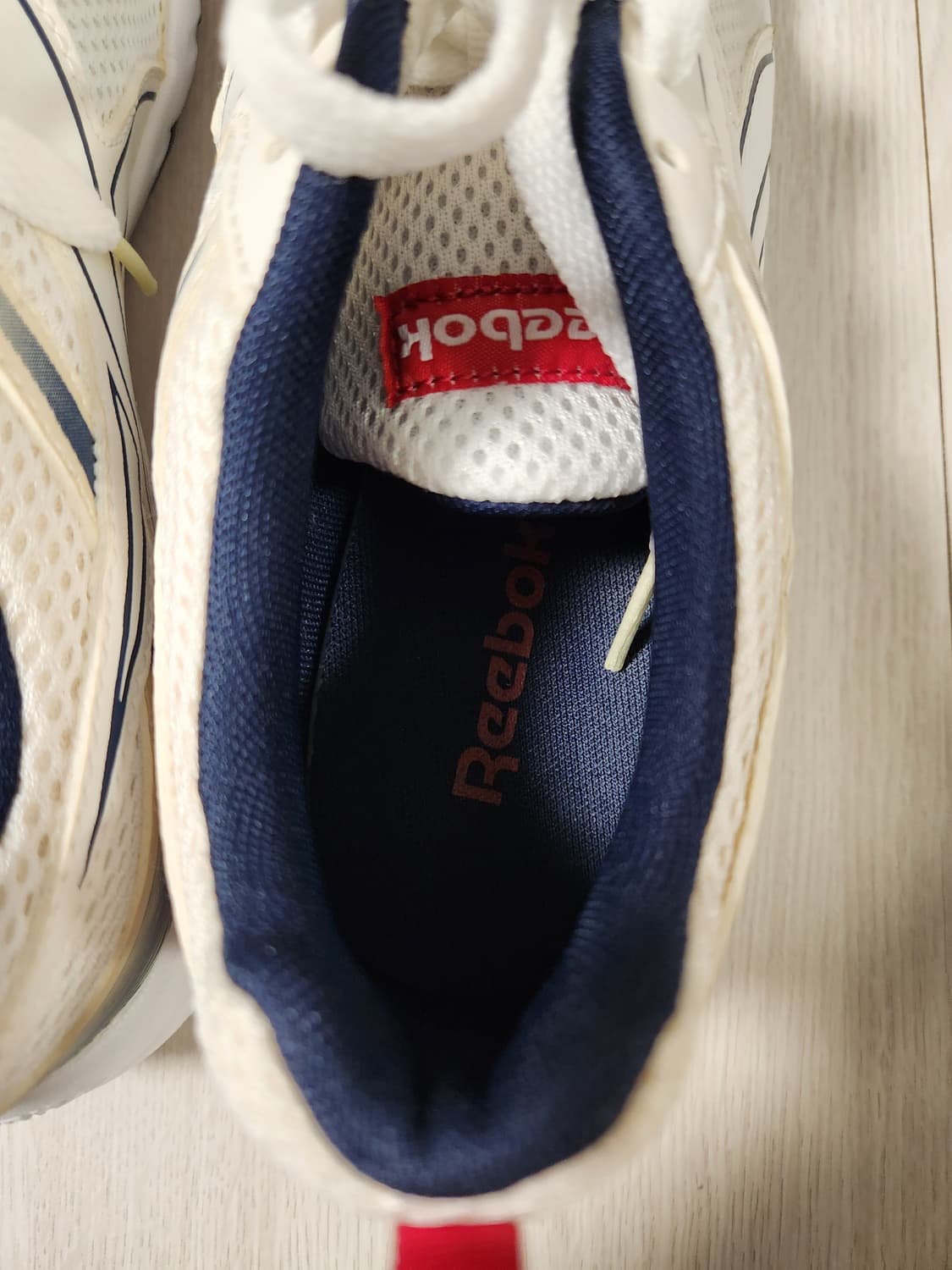 새상품급)리복 런닝화 피한 런4.0 여성운동화 사이즈240

여러 중고사 상품이미지6