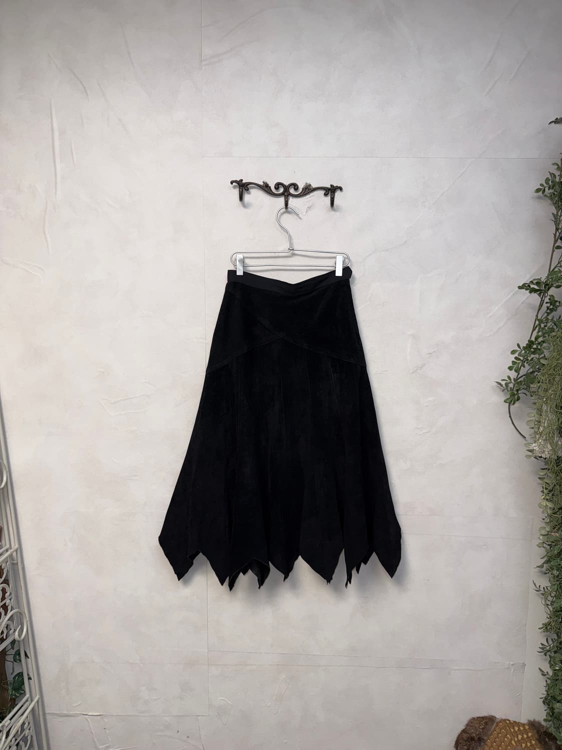 Black unbalanced cut off real suede sk 상품이미지2