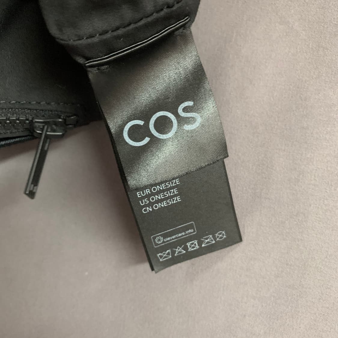 COS 코스 블랙 패디드 쇼퍼백 상품이미지8