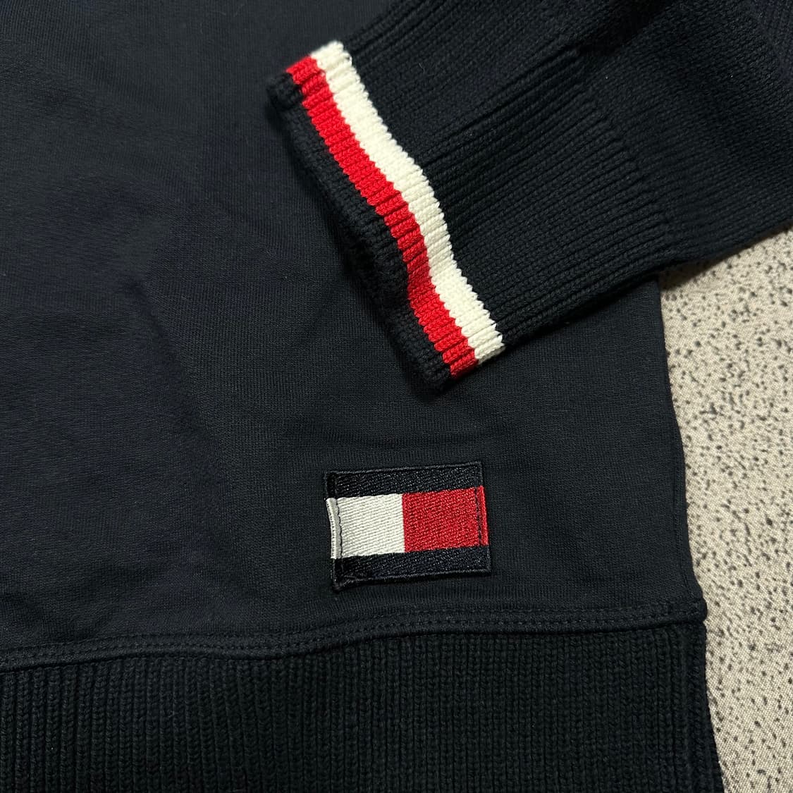 ✨ (세트) 타미 힐피거 스웻 맨투맨 미디 밴딩 스커트 세트 상품이미지5