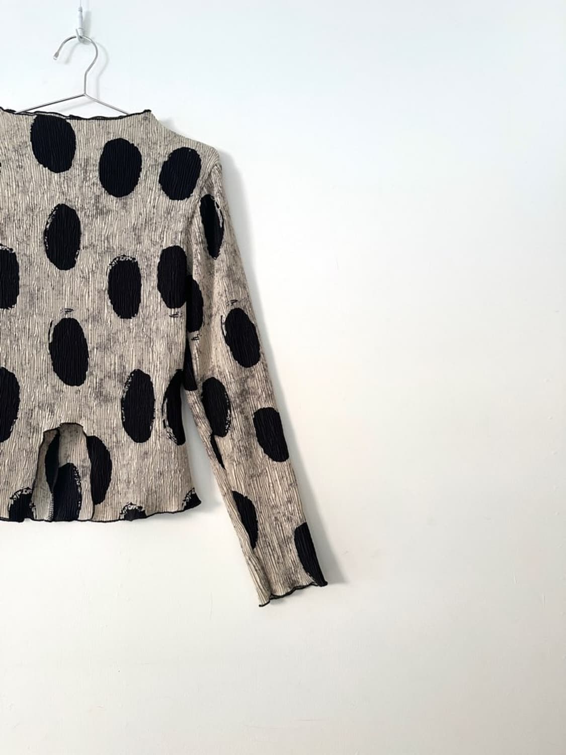 Big dot sleeveless top / beige 상품이미지3