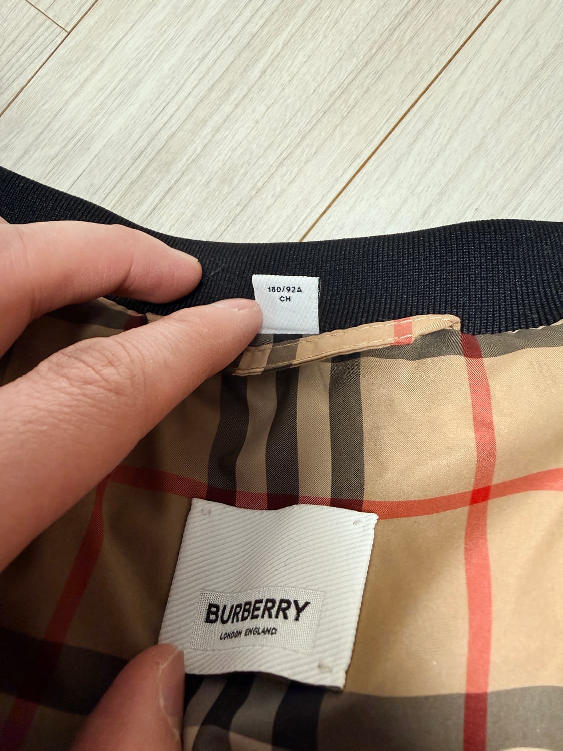 버버리 모노그램 프린트 달스톤 다운 패딩 자켓 양면 100 상품이미지5